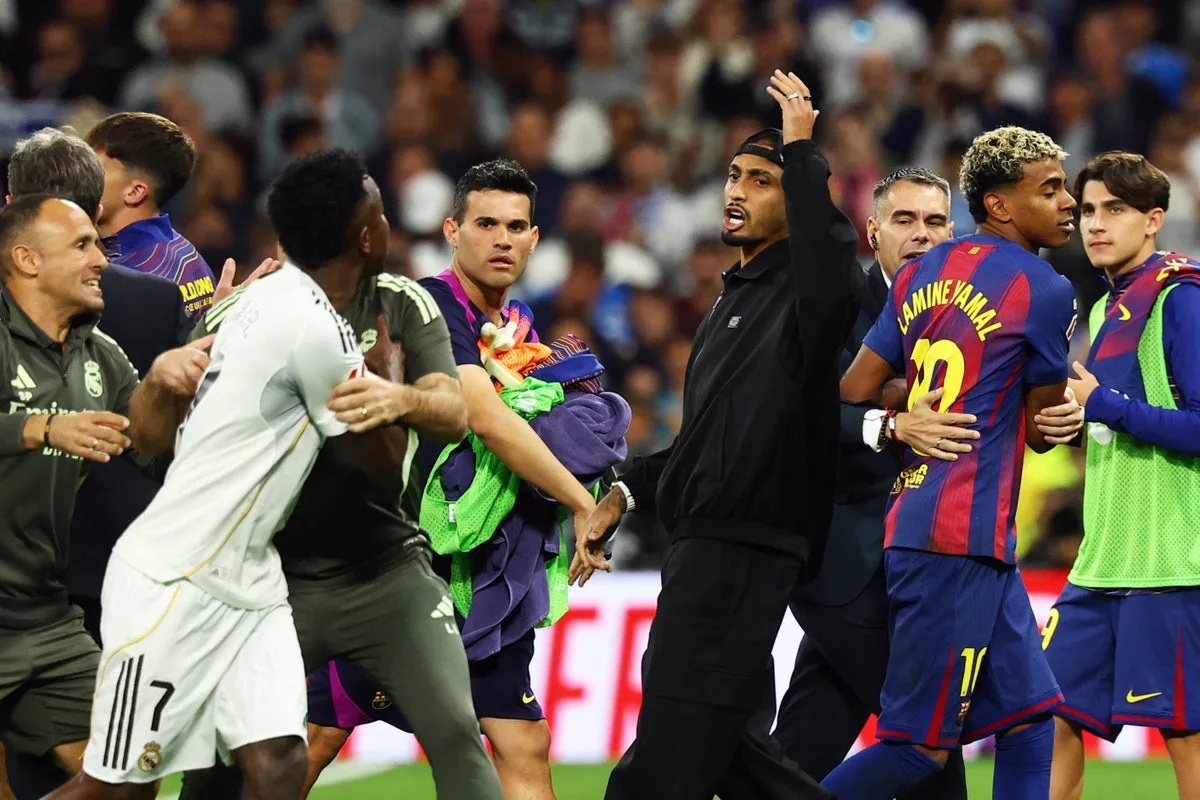 Vinicius giải thích phản ứng nóng nảy ở trận thắng Barcelona - Ảnh 1. Vinicius giải thích phản ứng nóng nảy ở trận thắng Barcelona - Ảnh 1.