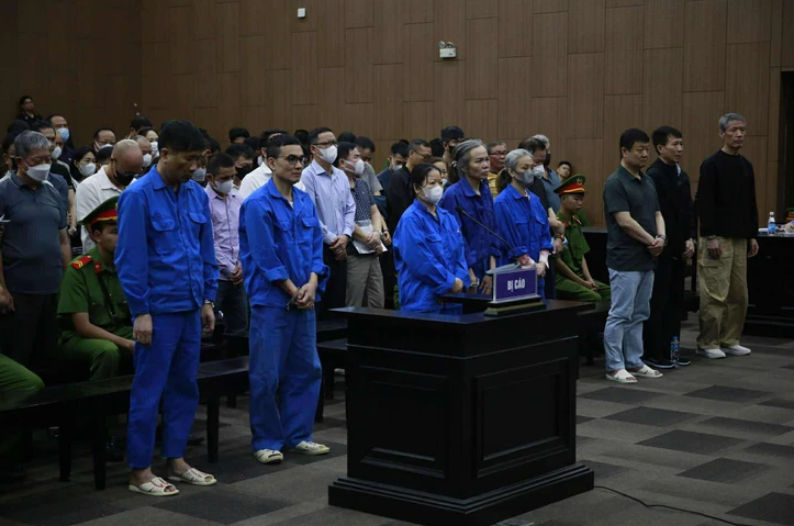 Tiền ở đâu ra mà nhiều thế? - Ảnh 1.