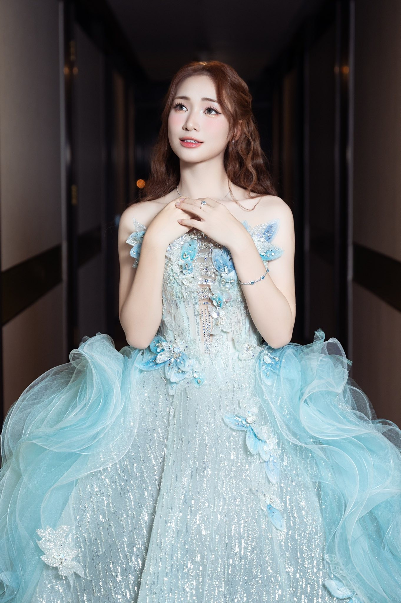 Ca sĩ Hòa Minzy tiết lộ việc sắp "lên xe hoa" và hé lộ dàn khách mời "siêu khủng" - Ảnh 1.