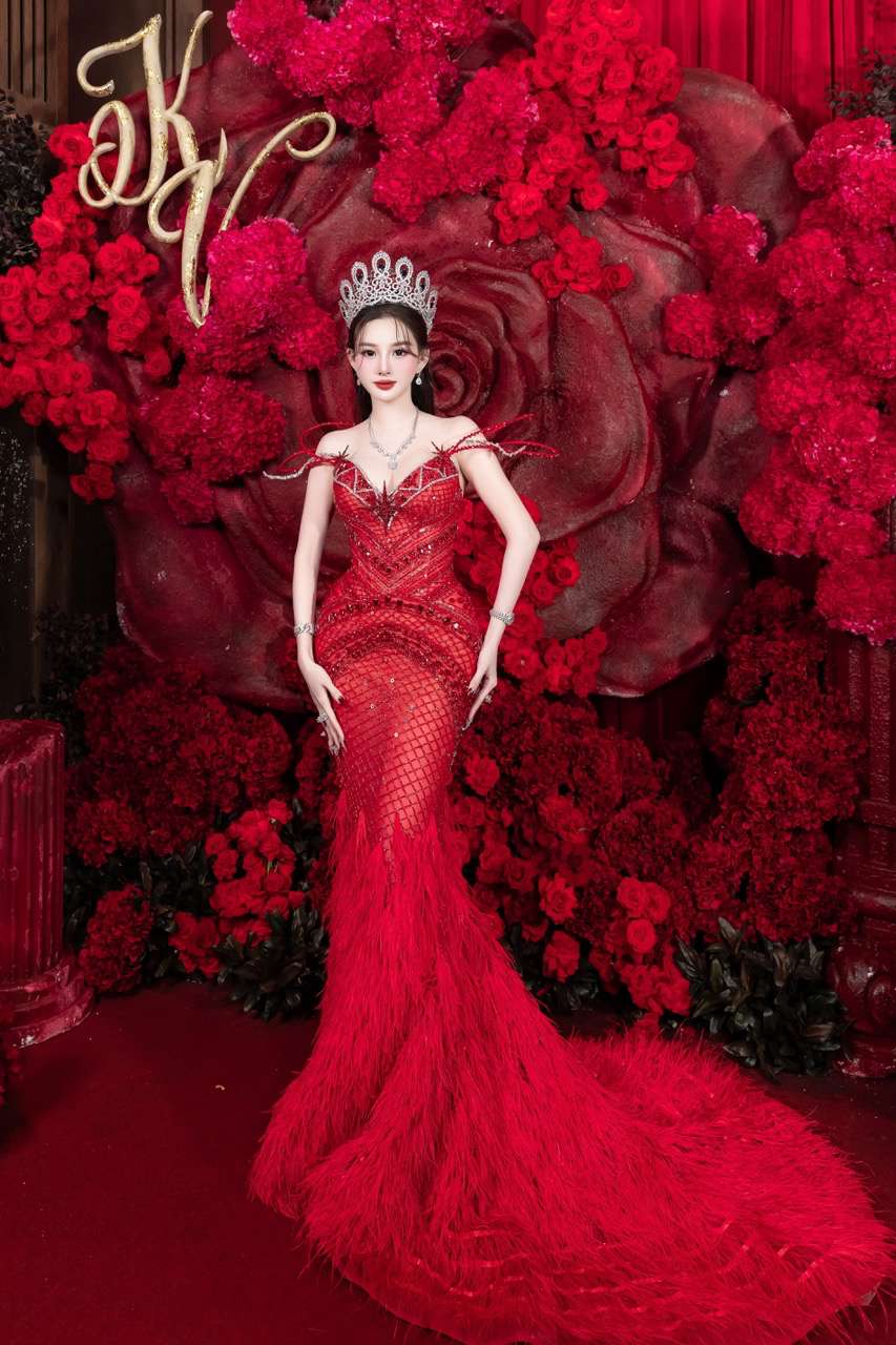 Lâm Khánh Chi rạng rỡ tái xuất sau thời gian lui về chăm con trai - Ảnh 2.