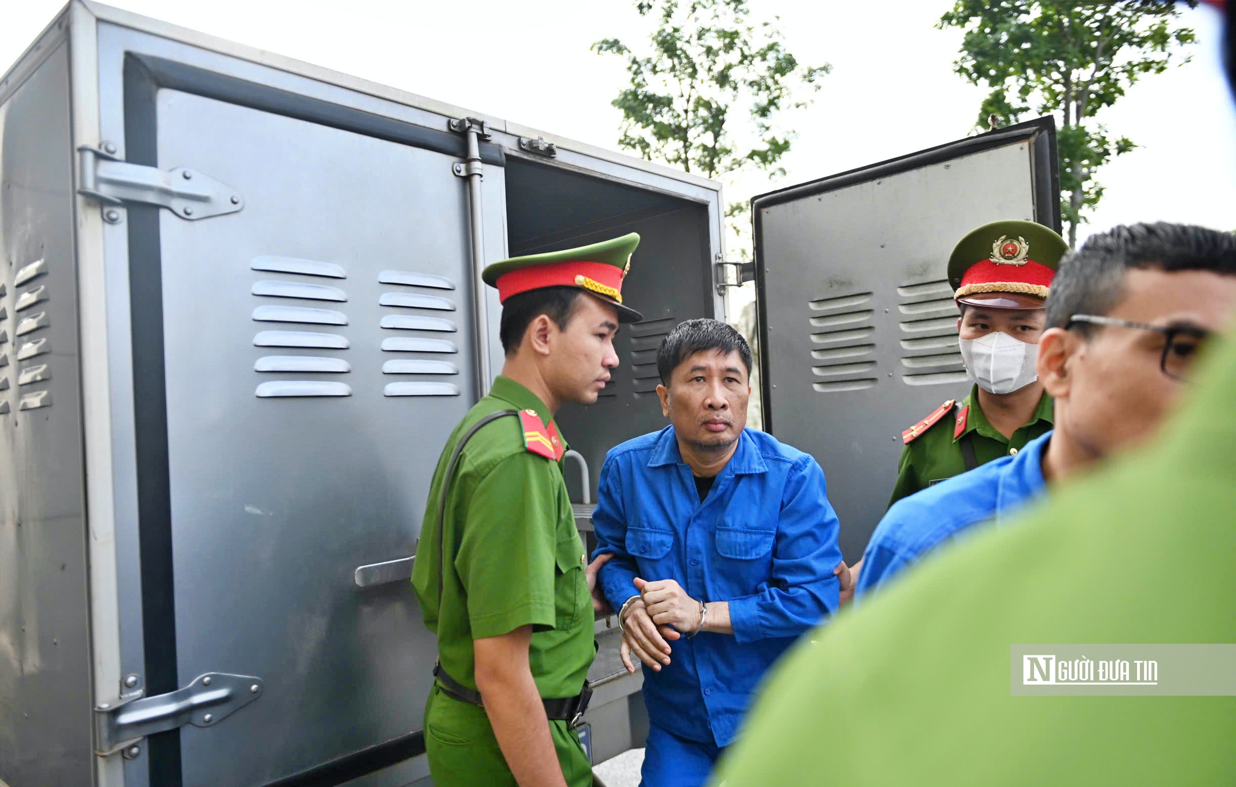 Cựu Phó Chủ tịch tỉnh Phú Thọ cùng hơn trăm bị cáo hầu toà vụ đánh bạc 106 triệu USD- Ảnh 4. Cựu Phó Chủ tịch tỉnh Phú Thọ cùng hơn trăm bị cáo hầu toà vụ đánh bạc 106 triệu USD- Ảnh 4.