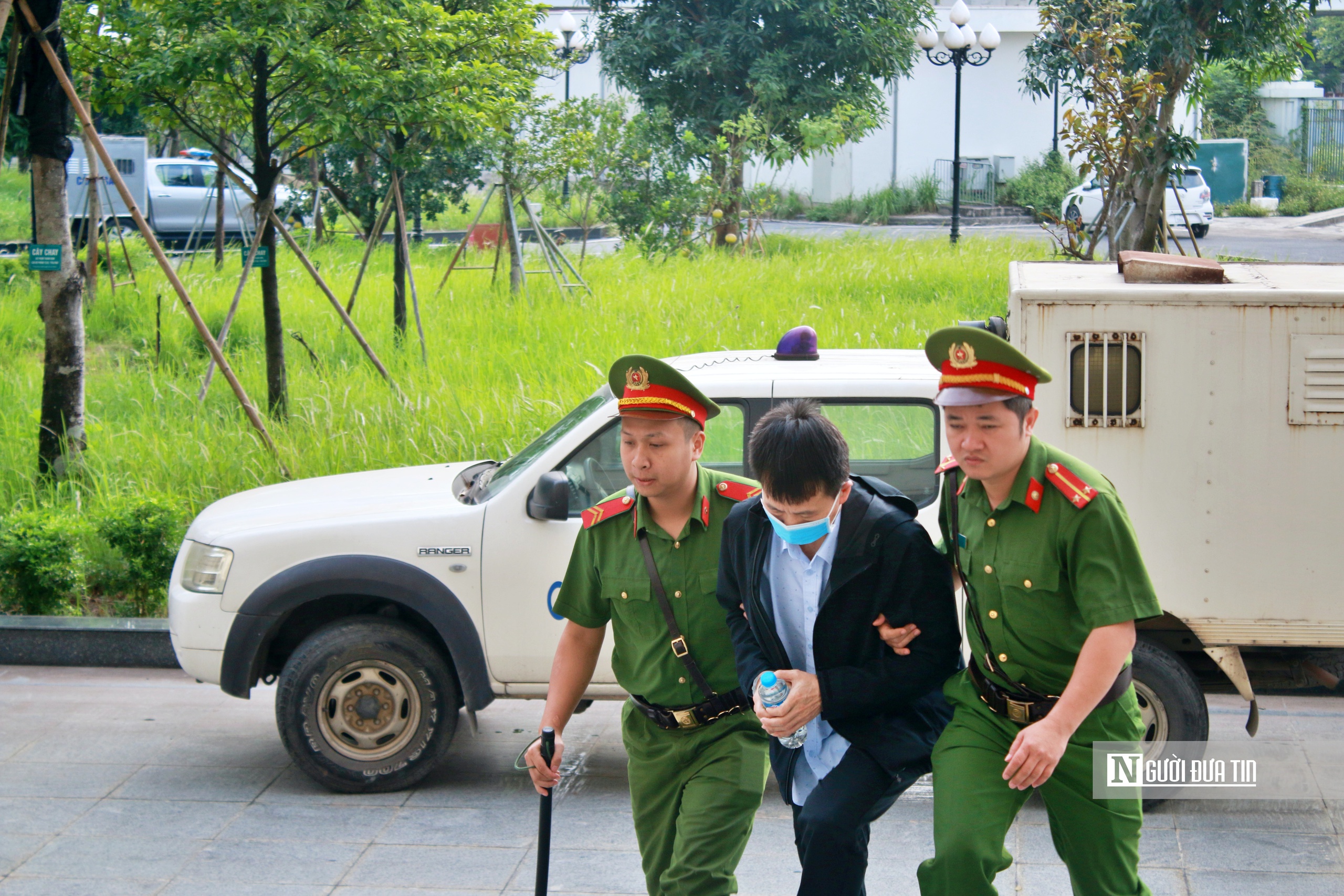 Vụ đánh bạc tại khách sạn Pullman: Ca sĩ Vũ Hà liên tục "biến hình" khi tới toà- Ảnh 2. Vụ đánh bạc tại khách sạn Pullman: Ca sĩ Vũ Hà liên tục "biến hình" khi tới toà- Ảnh 2.