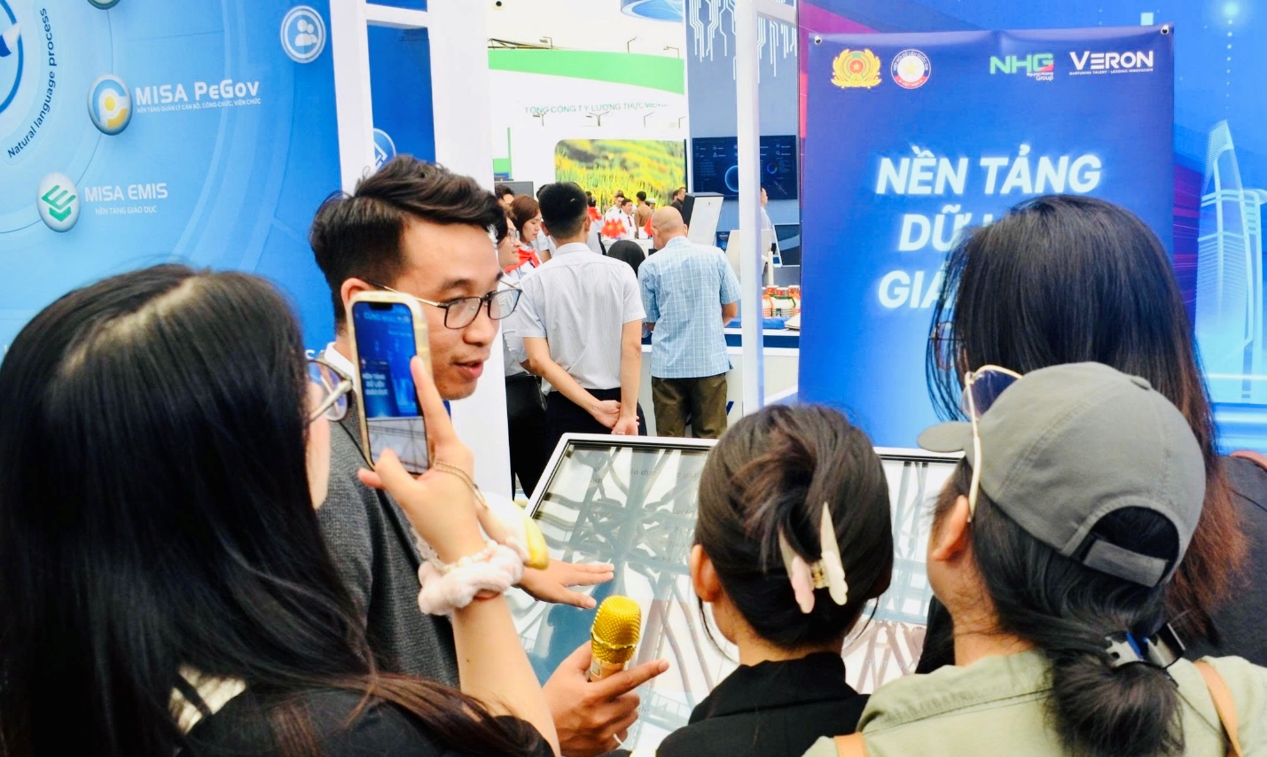 Tập đoàn Nguyễn Hoàng - Top 10 Thương hiệu uy tín hàng đầu ASEAN 2025 - Ảnh 4.