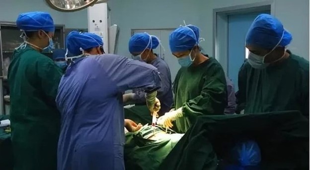 Cô gái suy thận và chàng trai ung thư tìm thấy tình yêu thực sự sau thỏa thuận hôn nhân - Ảnh 1.