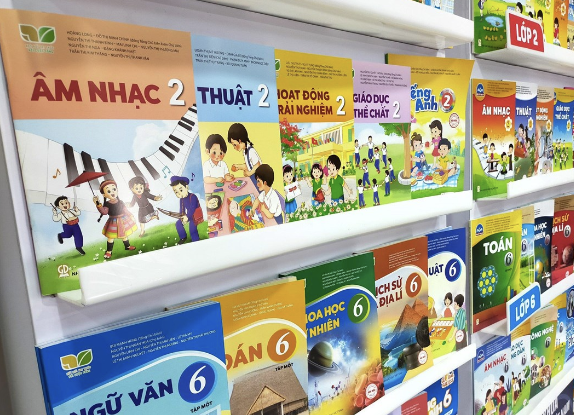 Thống nhất 1 bộ SGK: Cần tham khảo các bộ sách đã phát hành, tích hợp ưu điểm - Ảnh 1.