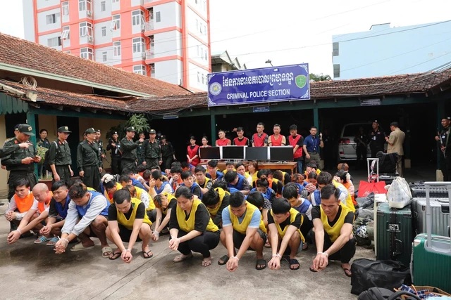 Cô gái Việt cầm đầu đường dây lừa đảo qua mạng hơn 300 tỷ đồng ở Campuchia- Ảnh 2.