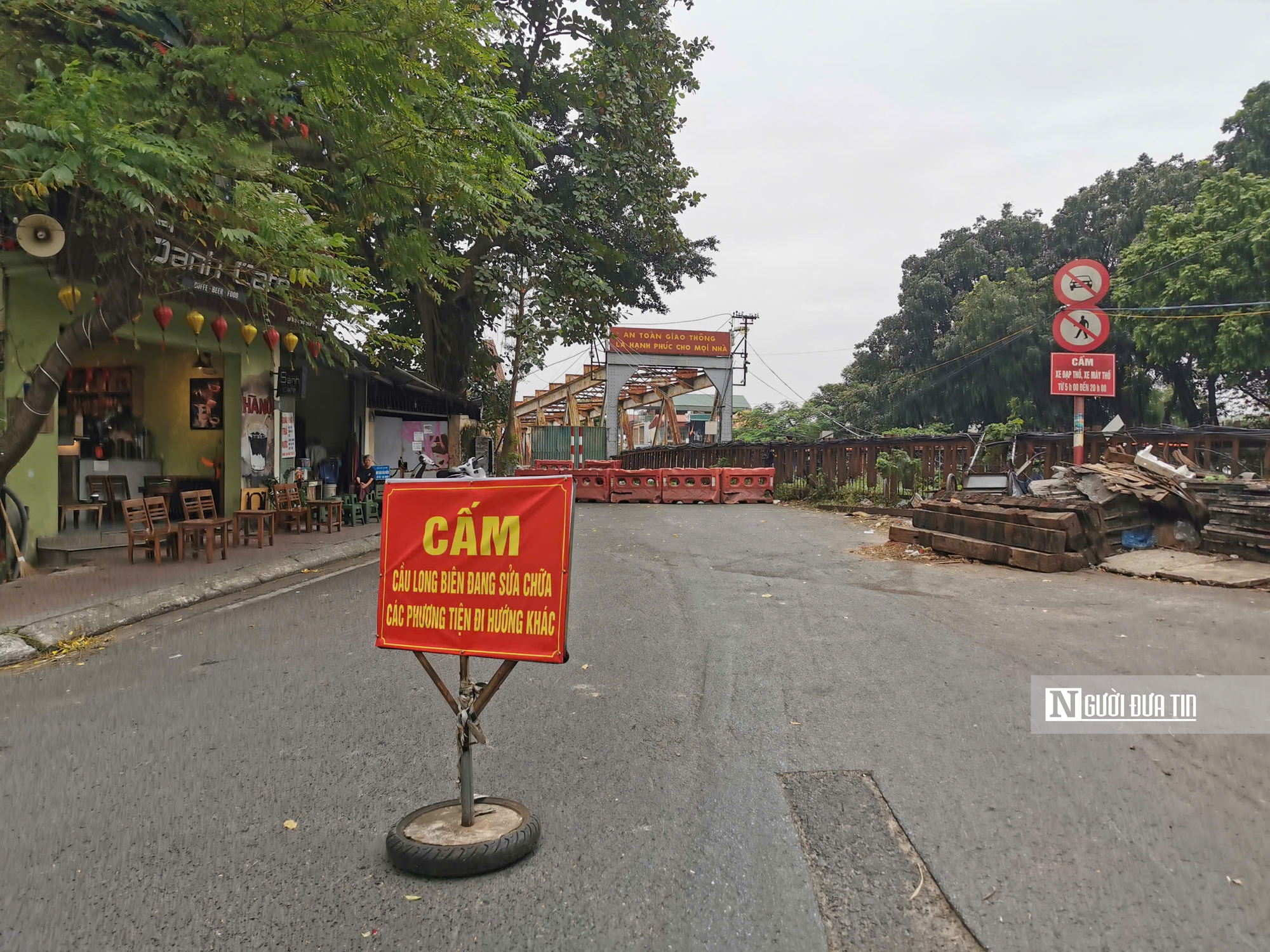 Cấm xe thô sơ lưu thông qua cầu Long Biên trong 61 ngày- Ảnh 4. Cấm xe thô sơ lưu thông qua cầu Long Biên trong 61 ngày- Ảnh 4.