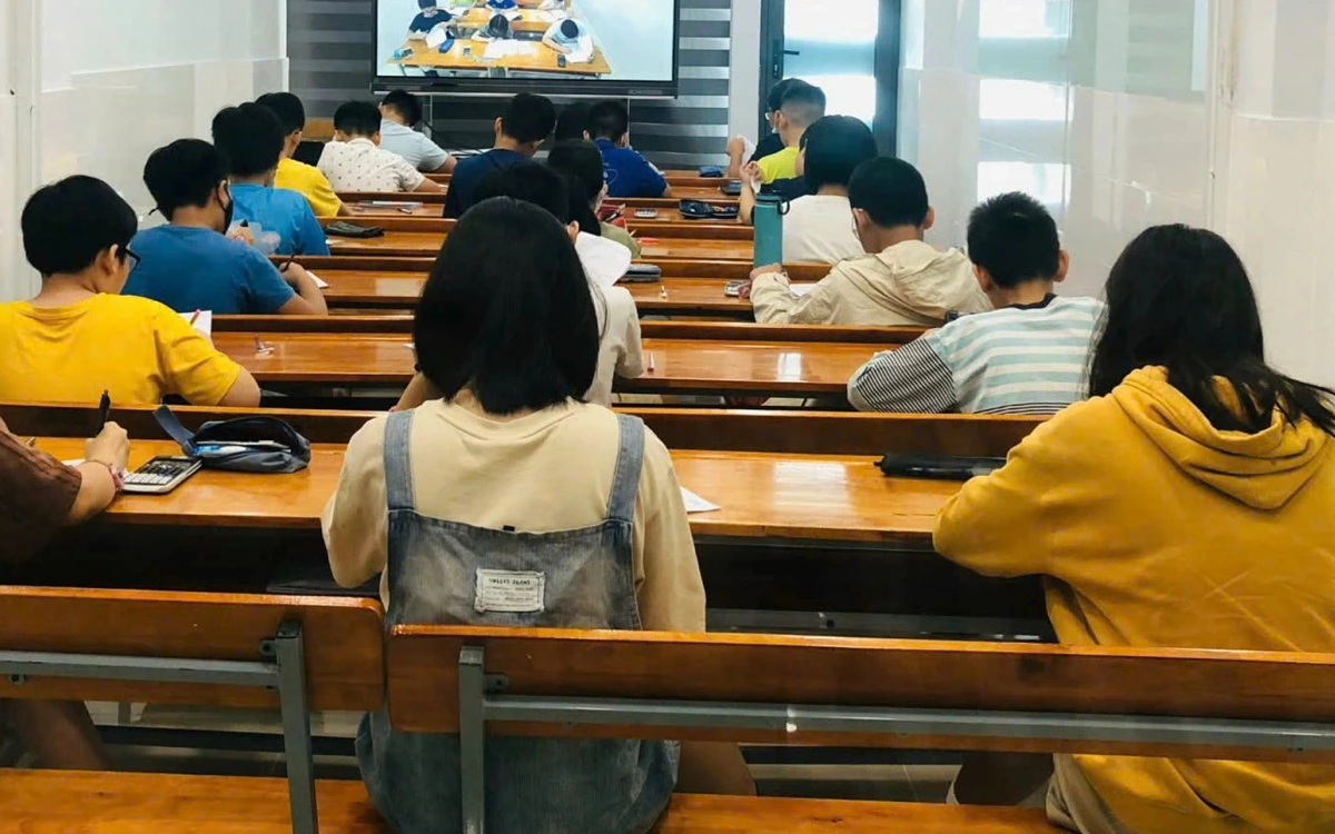 Bản tin 30/10: Hà Nội dự kiến mức trần phí trông giữ trẻ sau giờ học là 12.000 đồng/giờ - Ảnh 2.