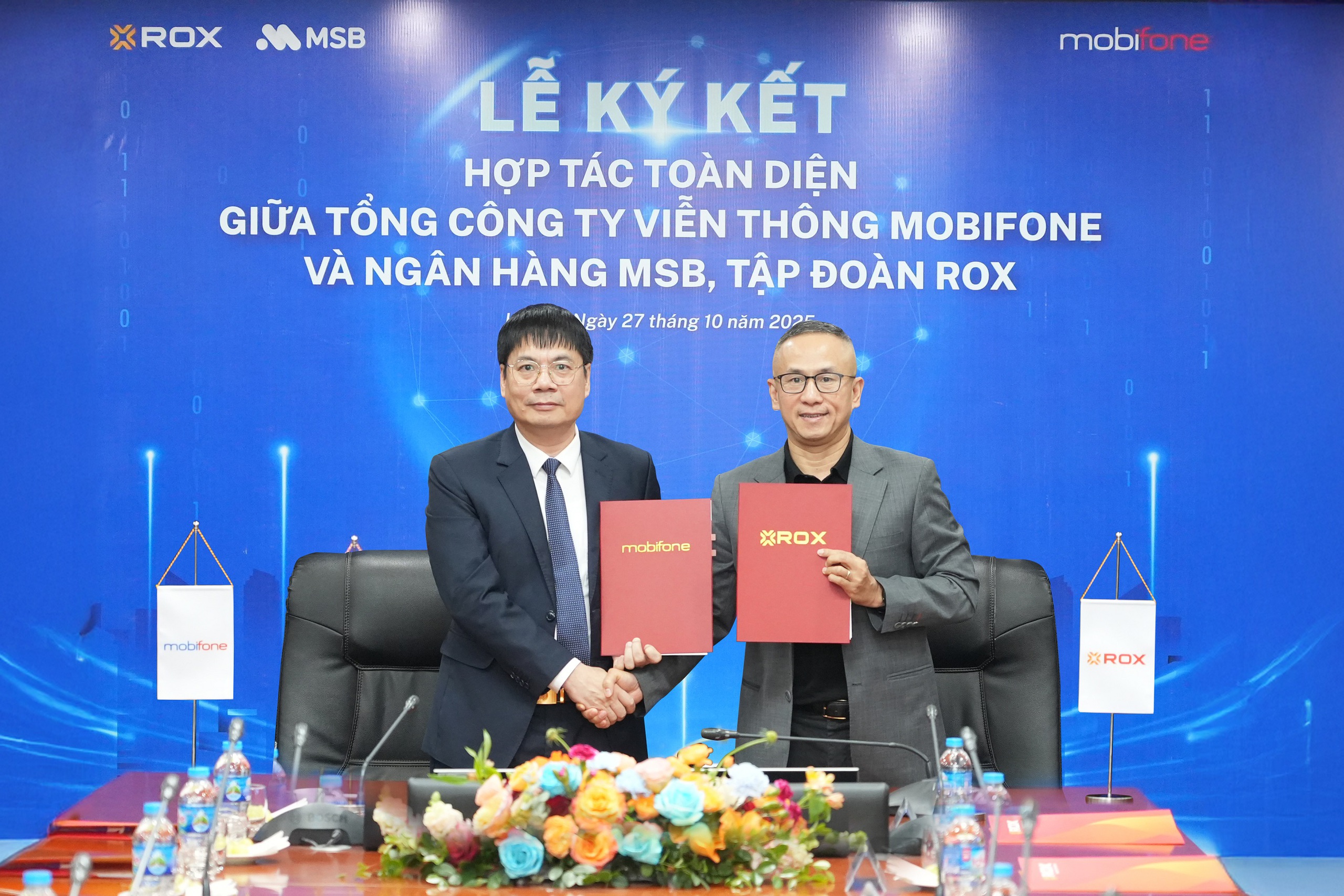 MobiFone và ROX Group ký kết hợp tác chiến lược, thúc đẩy chuyển đổi số toàn diện - Ảnh 1. MobiFone và ROX Group ký kết hợp tác chiến lược, thúc đẩy chuyển đổi số toàn diện - Ảnh 1.