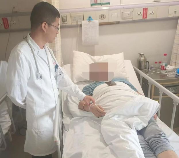 Người đàn ông 53 tuổi đột ngột bị liệt sau khi thức dậy- Ảnh 1. Người đàn ông 53 tuổi đột ngột bị liệt sau khi thức dậy- Ảnh 1.