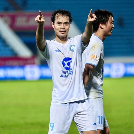 Cầu thủ Văn Toàn công khai "đòi nợ" Hòa Minzy  - Ảnh 4.