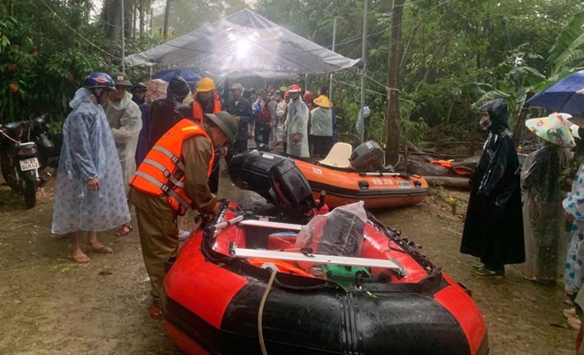 Tìm thấy thi thể người đàn ông mất tích khi ra sông vớt gỗ trong mưa lũ - Ảnh 1.