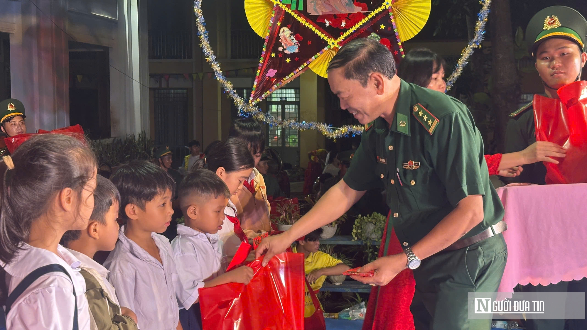 Ấm áp Trung thu nơi biên giới - Ảnh 5.