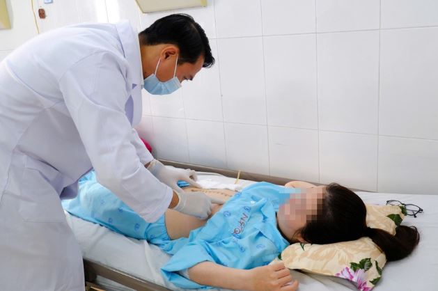 Người phụ nữ 25 tuổi khám sức khỏe định kỳ, bác sĩ phát hiện thứ "đáng sợ" trong bụng - Ảnh 1.