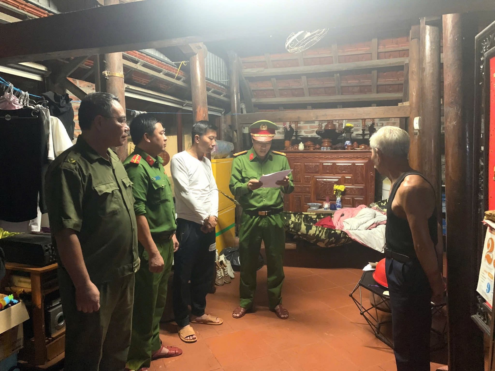 Thông tin bất ngờ về đối tượng đánh tài xế, liên tiếp đâm xe sau khi gây tai nạn - Ảnh 1. Thông tin bất ngờ về đối tượng đánh tài xế, liên tiếp đâm xe sau khi gây tai nạn - Ảnh 1.