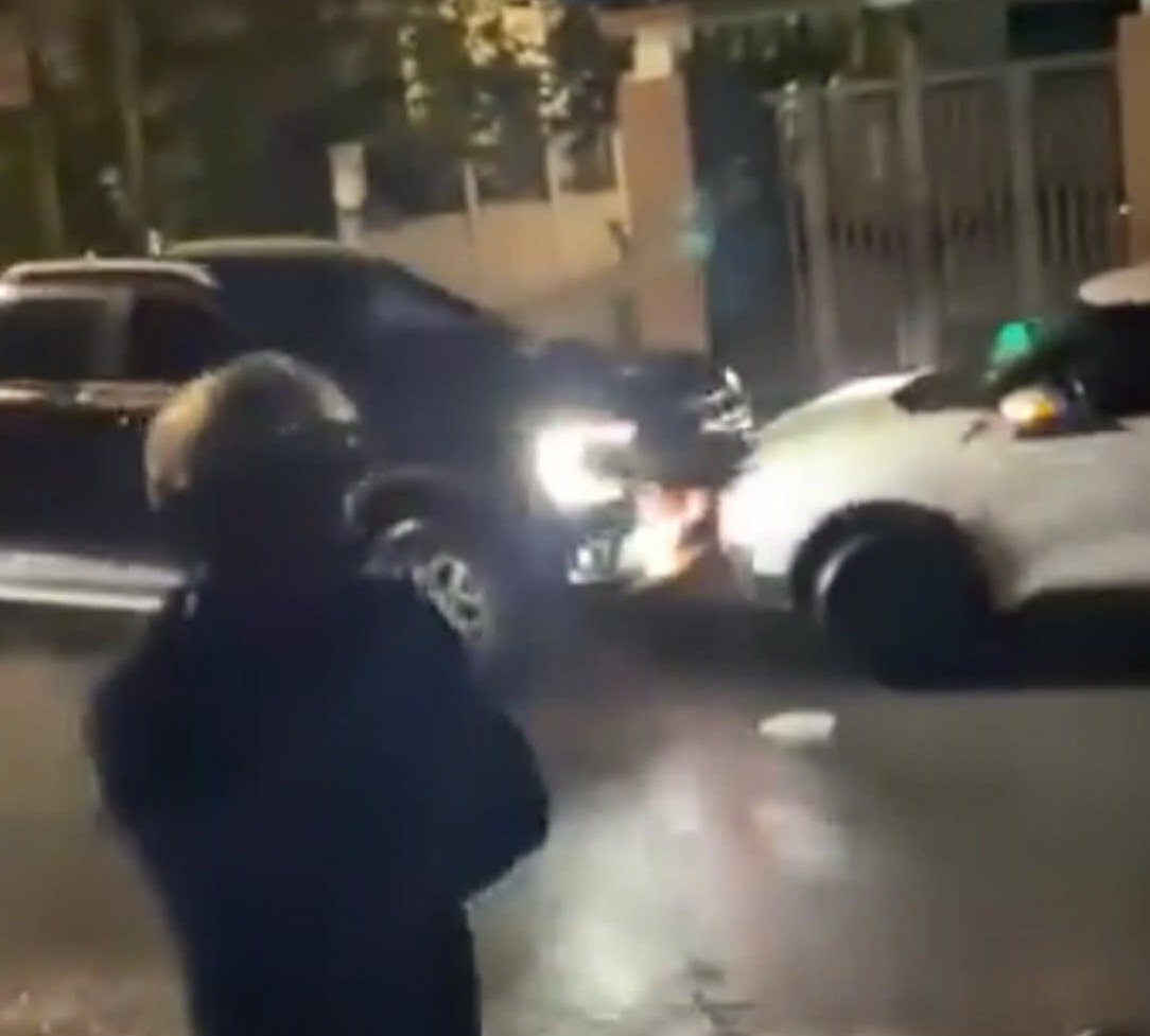 Thông tin bất ngờ về đối tượng đánh tài xế, liên tiếp đâm xe sau khi gây tai nạn - Ảnh 2. Thông tin bất ngờ về đối tượng đánh tài xế, liên tiếp đâm xe sau khi gây tai nạn - Ảnh 2.