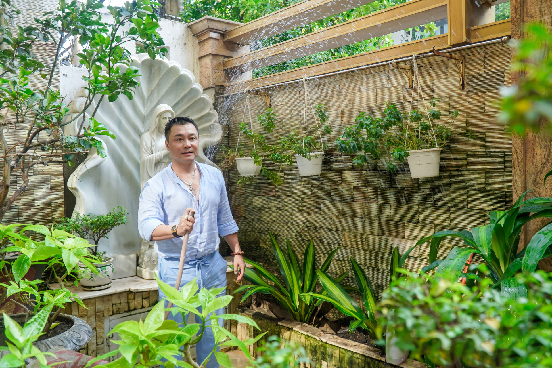 Nam tài tử hàng đầu điện ảnh: Tuổi U60 chưa vợ con, thảnh thơi, tận hưởng cuộc sống giàu sang - Ảnh 5.