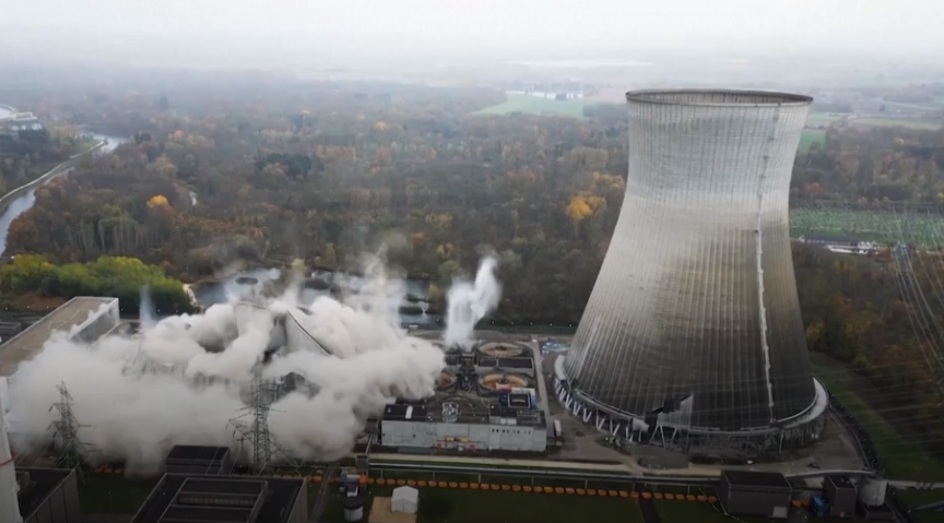 56.000 tấn bê tông sụp đổ tại nhà máy điện hạt nhân Đức - Ảnh 3.