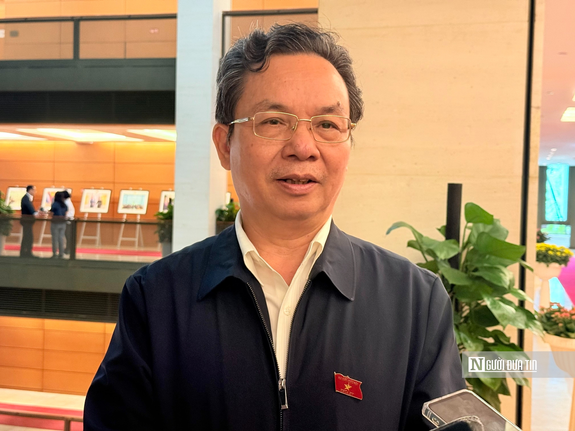 Thống nhất 1 bộ SGK: Có thể chọn 1 trong những bộ sách sẵn có đưa vào cấp cho các trường - Ảnh 1.