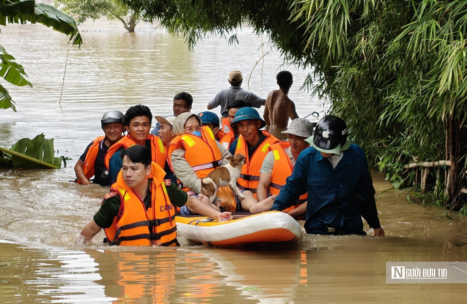 Lâm Đồng căng mình ứng phó mưa lũ- Ảnh 8. Lâm Đồng căng mình ứng phó mưa lũ- Ảnh 8.
