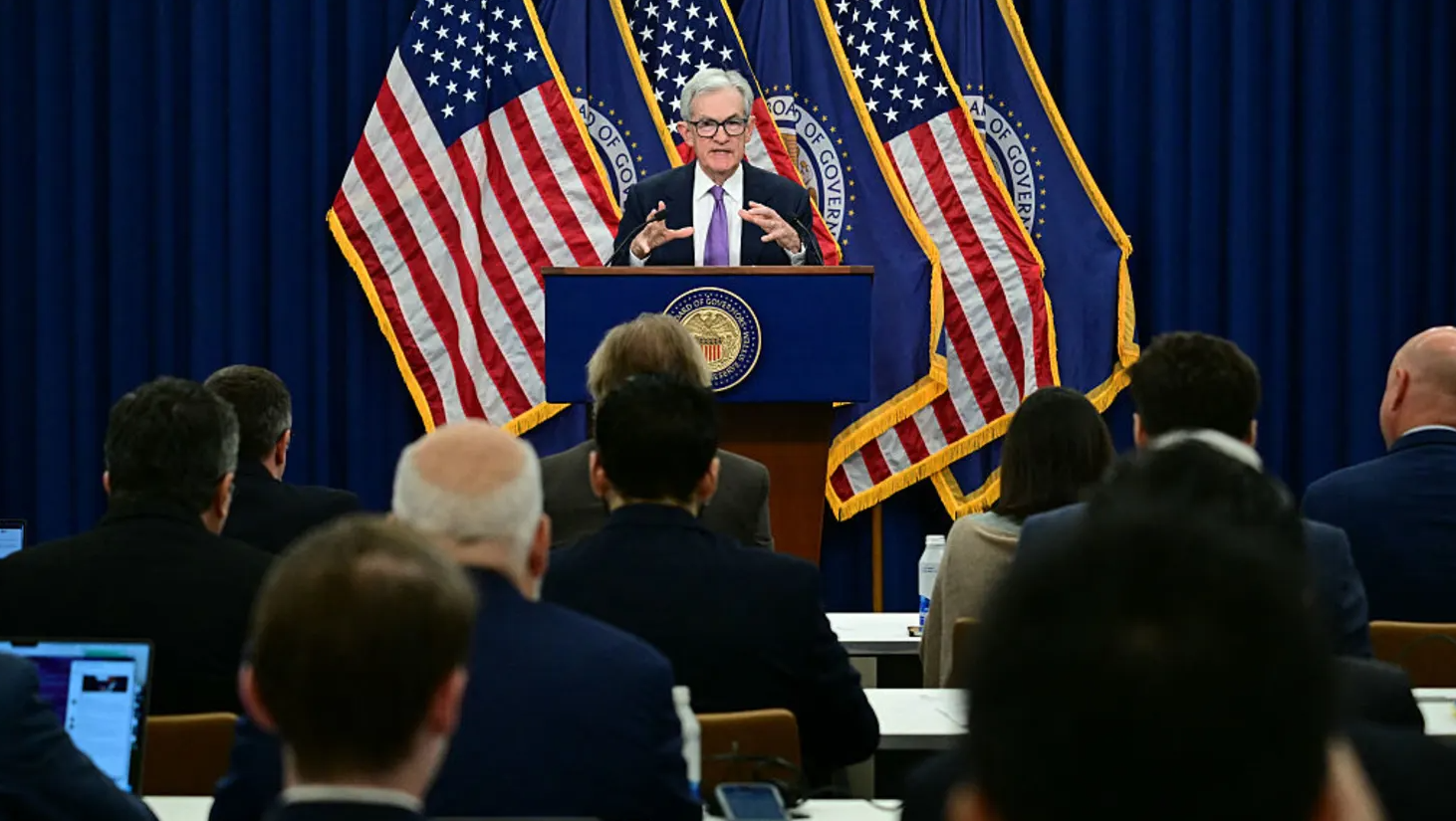 Fed hạ lãi suất dù gần như “mù tịt” về dữ liệu kinh tế mới nhất- Ảnh 1. Fed hạ lãi suất dù gần như “mù tịt” về dữ liệu kinh tế mới nhất- Ảnh 1.