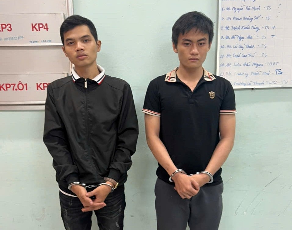 Bắt hai đối tượng đánh học sinh, cướp xe máy và điện thoại ở Đồng Nai- Ảnh 1. Bắt hai đối tượng đánh học sinh, cướp xe máy và điện thoại ở Đồng Nai- Ảnh 1.