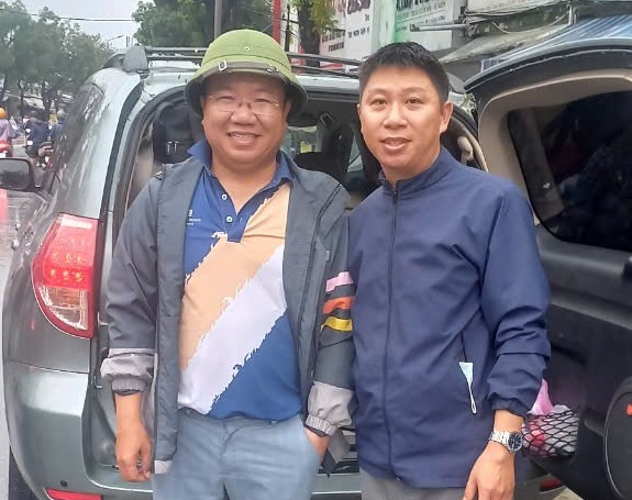 Những “người hùng” đằng sau bức ảnh sản phụ bị vỡ ối giữa nước lũ ở Huế - Ảnh 2.