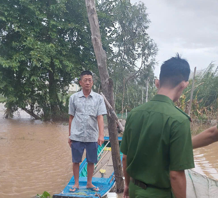 Khởi tố thêm 2 đối tượng trong đường dây đưa người qua biên giới đánh bạc - Ảnh 2.