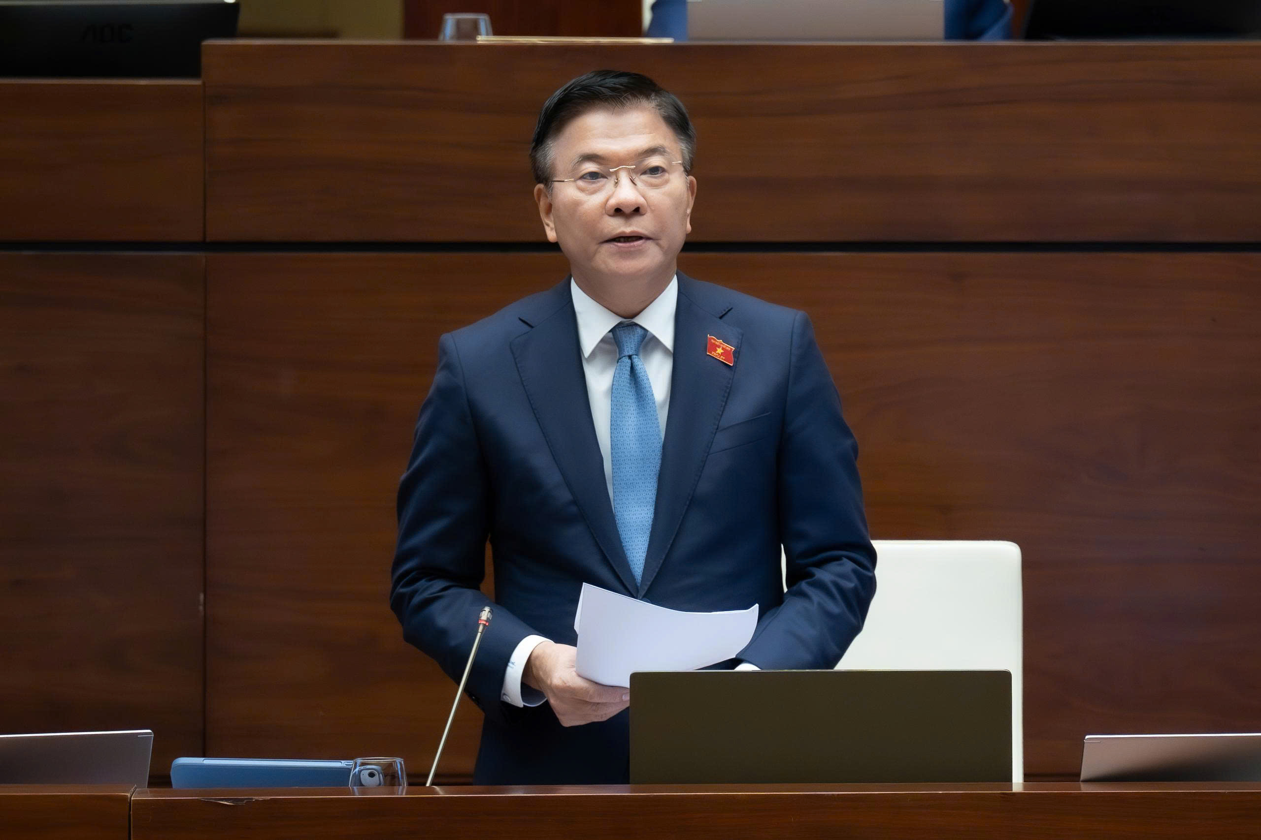 Phó Thủ tướng Lê Thành Long giải trình về việc giá vàng, giá BĐS tăng cao - Ảnh 1.