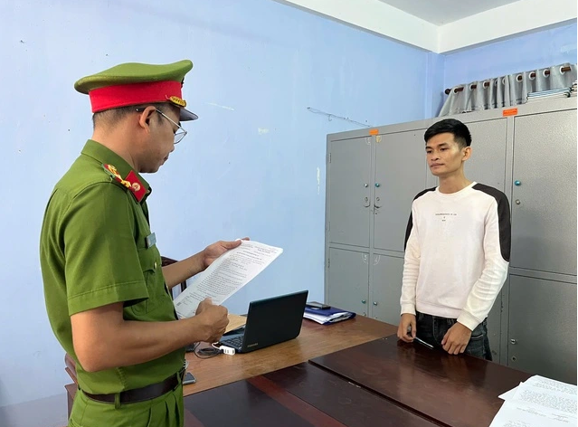 Bắt tạm giam thanh niên xăm trổ từng đánh thai phụ, nay tiếp tục gây án- Ảnh 2. Bắt tạm giam thanh niên xăm trổ từng đánh thai phụ, nay tiếp tục gây án- Ảnh 2.