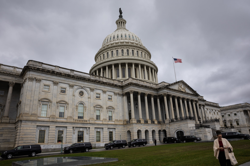 Thuế quan toàn cầu của ông Trump bị chặn ở Thượng viện, với 4 lá phiếu từ Đảng Cộng hòa- Ảnh 1. Thuế quan toàn cầu của ông Trump bị chặn ở Thượng viện, với 4 lá phiếu từ Đảng Cộng hòa- Ảnh 1.