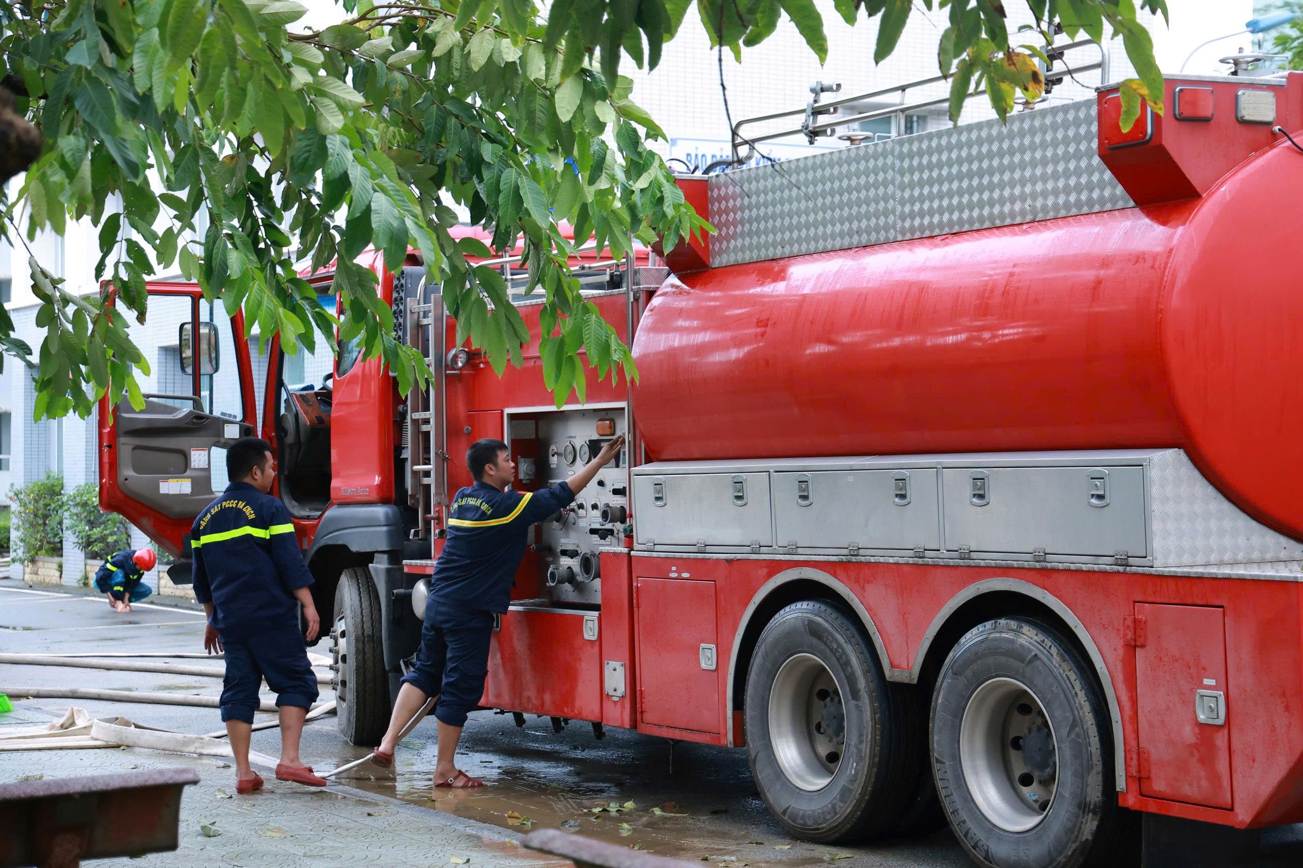 Xúc động hình ảnh chiến sĩ Công an Quảng Trị làm nhiệm vụ đặc biệt tại Huế- Ảnh 8. Xúc động hình ảnh chiến sĩ Công an Quảng Trị làm nhiệm vụ đặc biệt tại Huế- Ảnh 8.