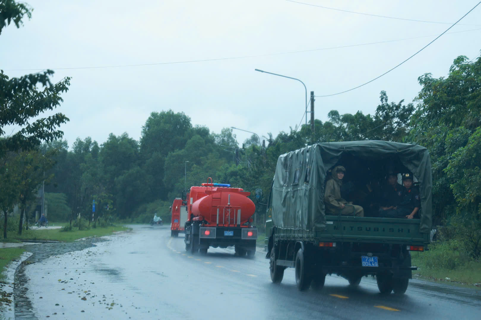 Xúc động hình ảnh chiến sĩ Công an Quảng Trị làm nhiệm vụ đặc biệt tại Huế- Ảnh 3. Xúc động hình ảnh chiến sĩ Công an Quảng Trị làm nhiệm vụ đặc biệt tại Huế- Ảnh 3.