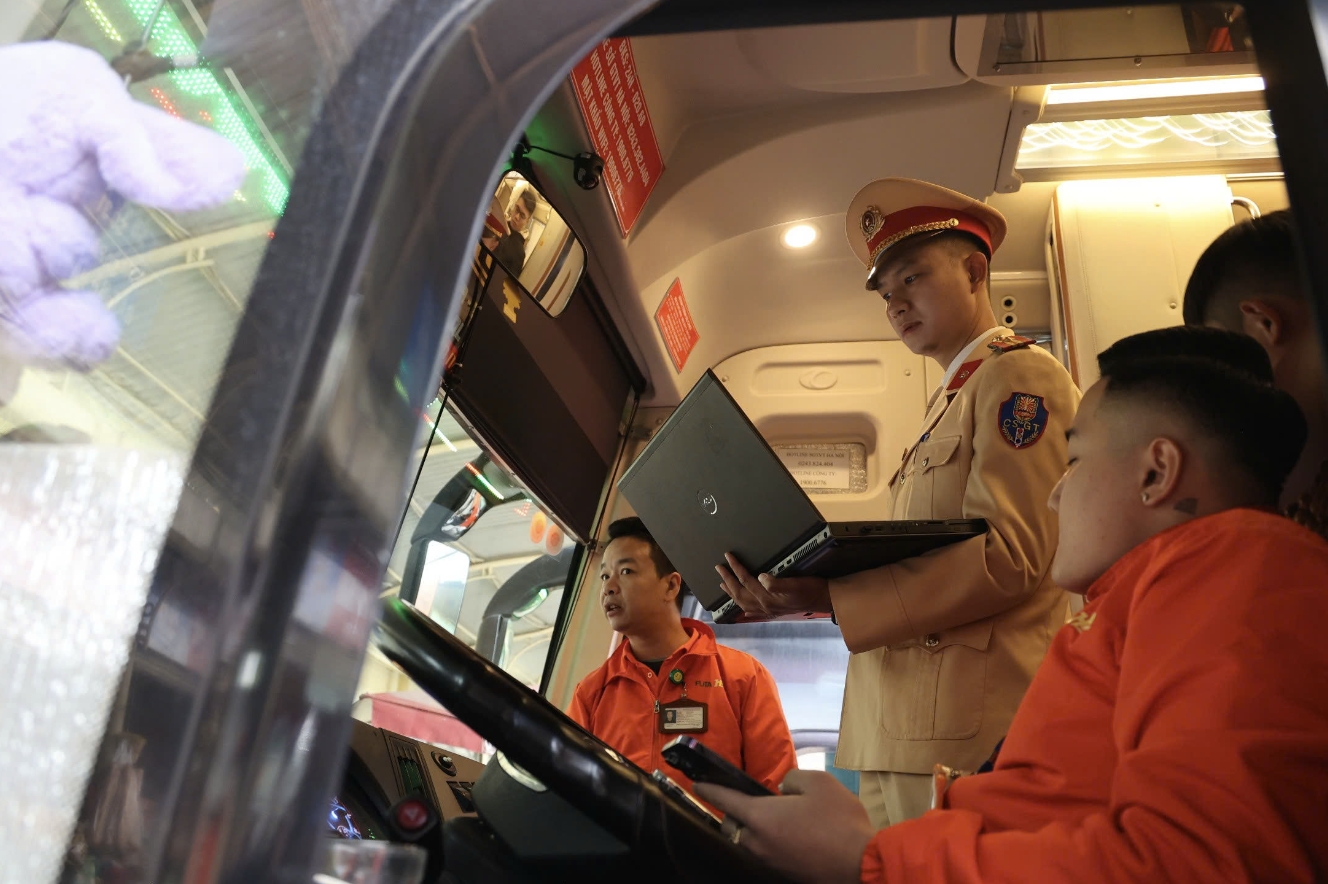 Trình Quốc hội đề xuất xe khách phải lắp camera giám sát hành trình  - Ảnh 1.