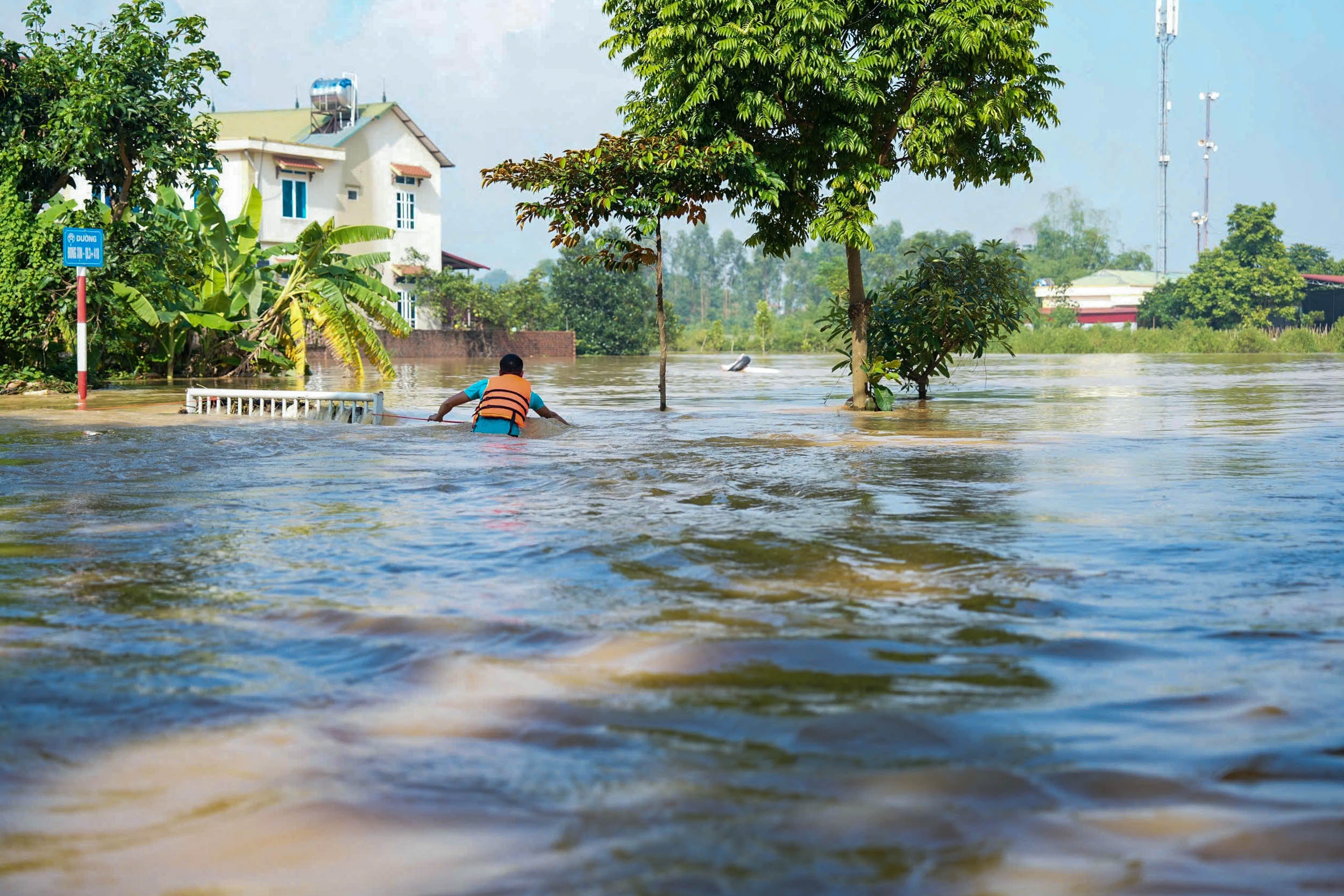 Bộ Xây dựng đưa ra nhiều nguyên nhân dẫn đến các đô thị bị ngập úng - Ảnh 1.