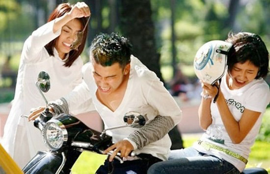 "Hoàng tử lai Thái" nhan sắc U40 làm say lòng bao khán giả - Ảnh 1.