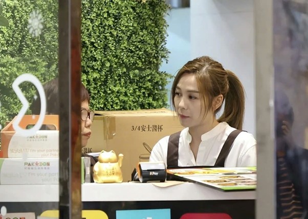 "Tháo chạy" khỏi bạn trai giám đốc lừa đảo, nữ diễn viên phim giờ vàng đi rửa chén làm bồi bàn kiếm sống - Ảnh 3.