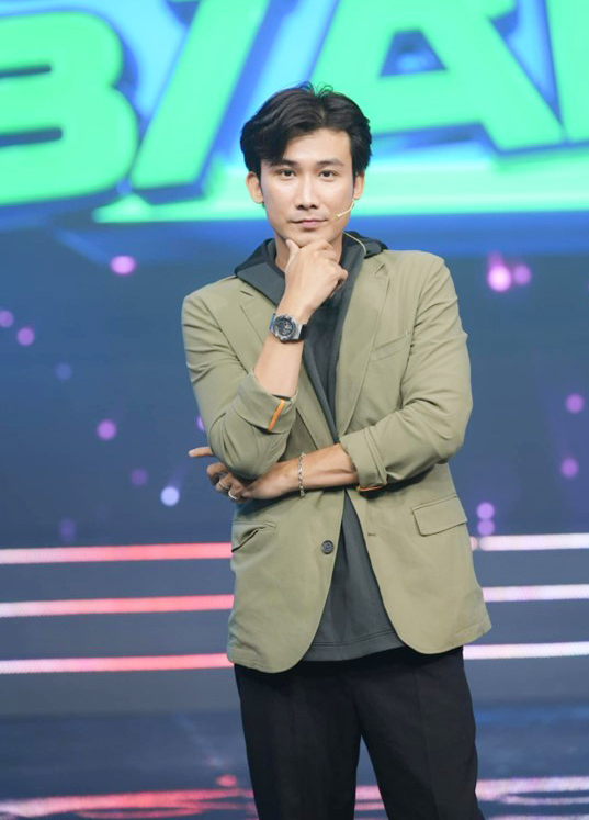 "Hoàng tử lai Thái" nhan sắc U40 làm say lòng bao khán giả - Ảnh 4.