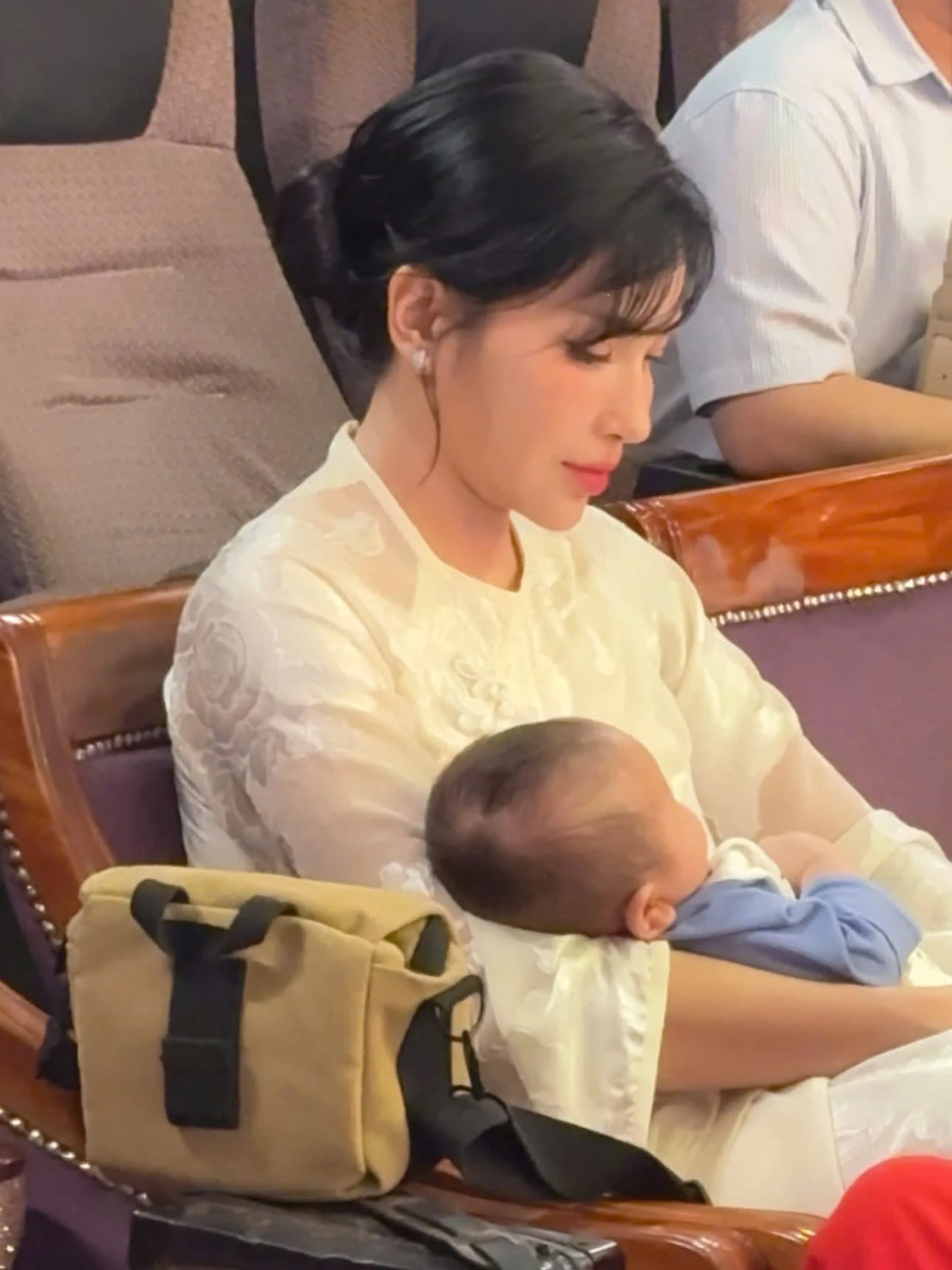 Nữ diễn viên Khả Như - Huỳnh Phương gây xôn xao MXH khi bí mật có con? - Ảnh 2.