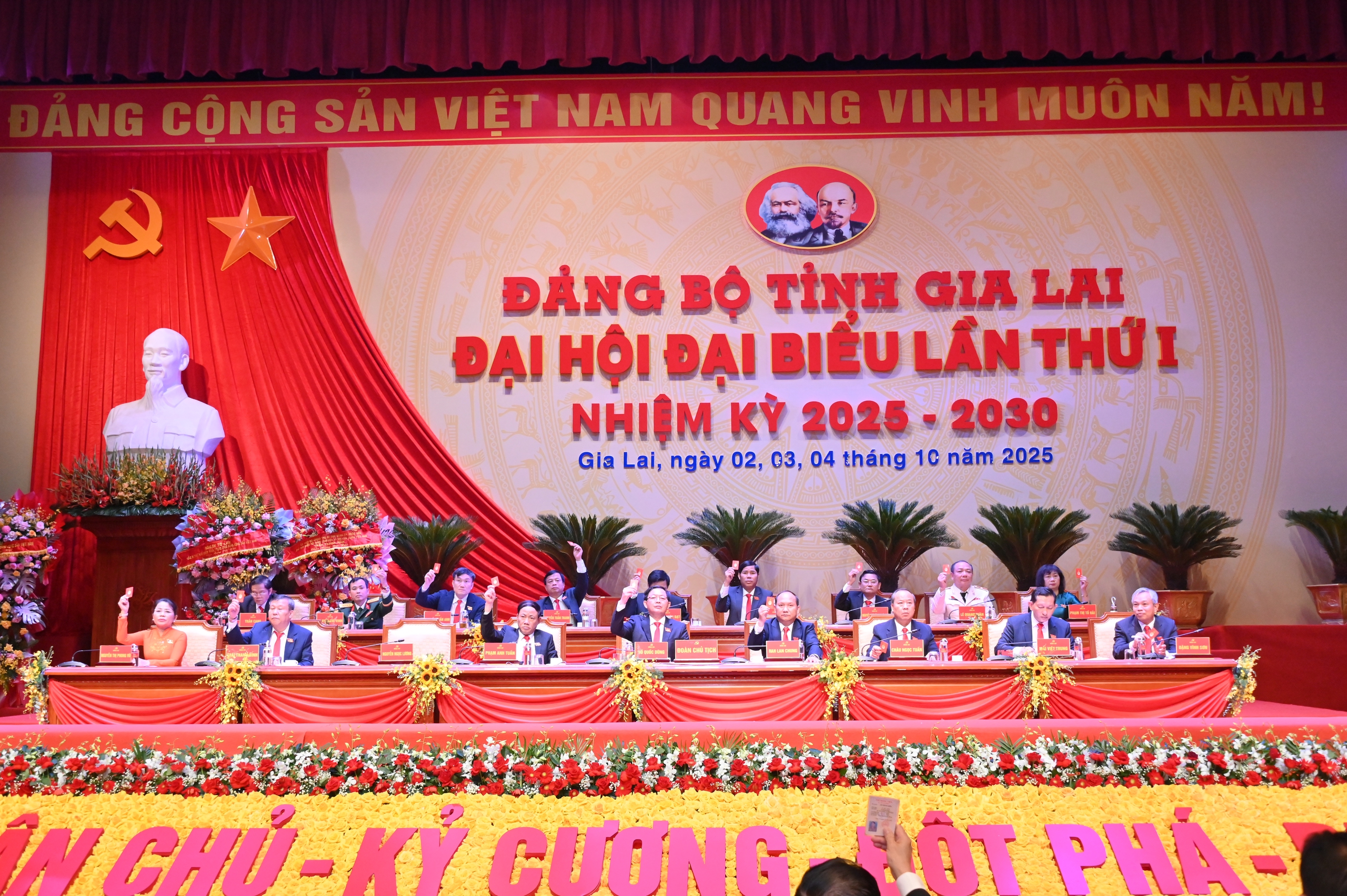 Đại hội đại biểu Đảng bộ tỉnh Gia Lai lần thứ I, nhiệm kỳ 2025-2030 thông qua 33 chỉ tiêu phát triển- Ảnh 2.