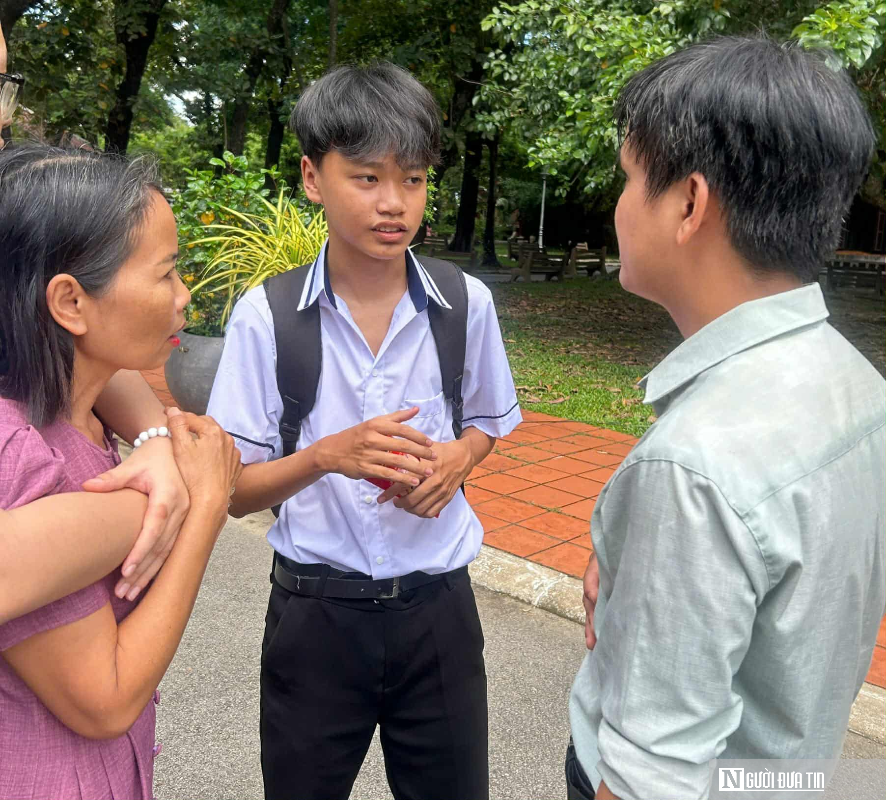 Xúc động chuyện 2 anh em ở Huế đội tang cha đi thi học sinh giỏi- Ảnh 1.