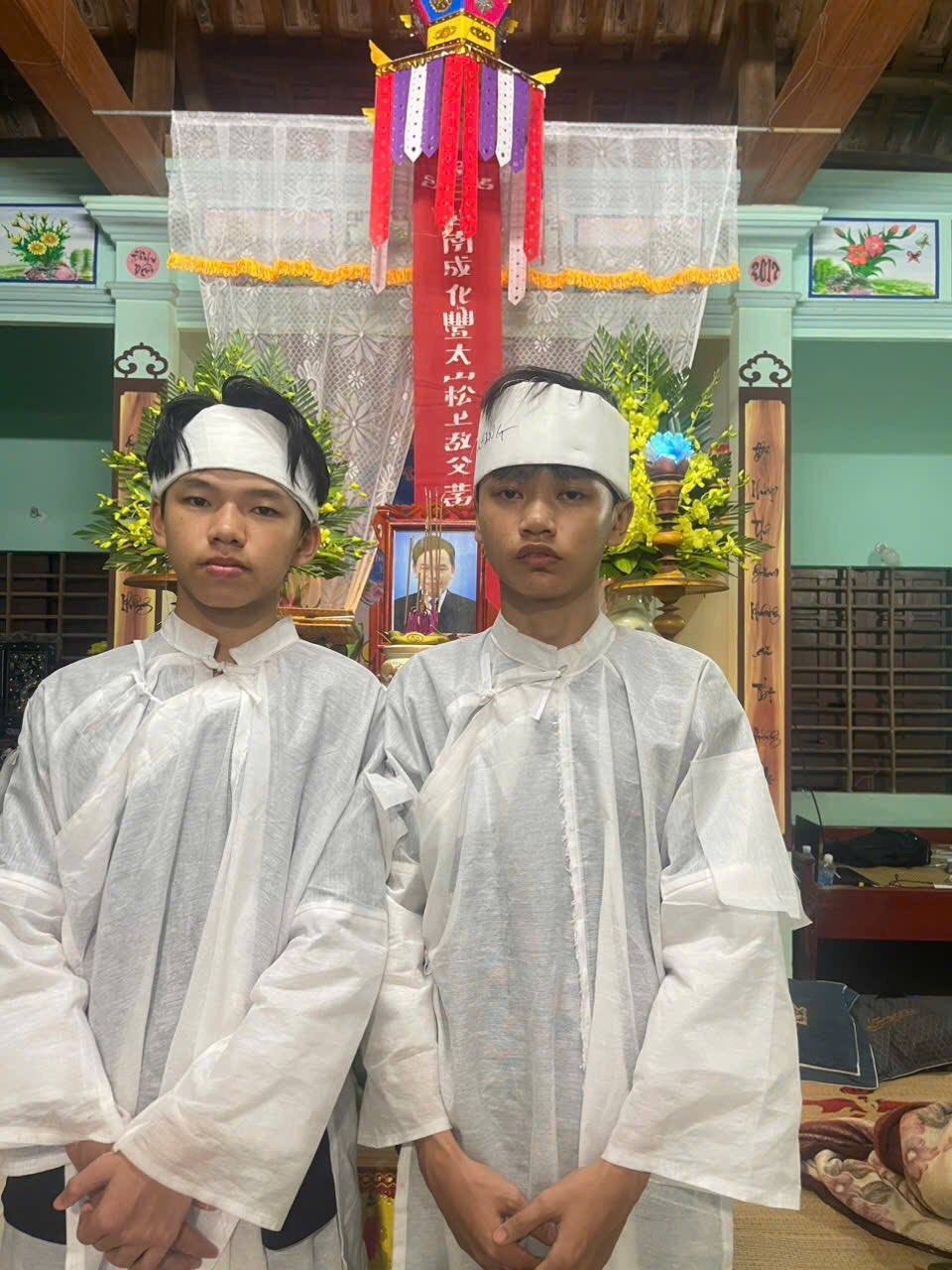 Xúc động chuyện 2 anh em ở Huế đội tang cha đi thi học sinh giỏi- Ảnh 3.