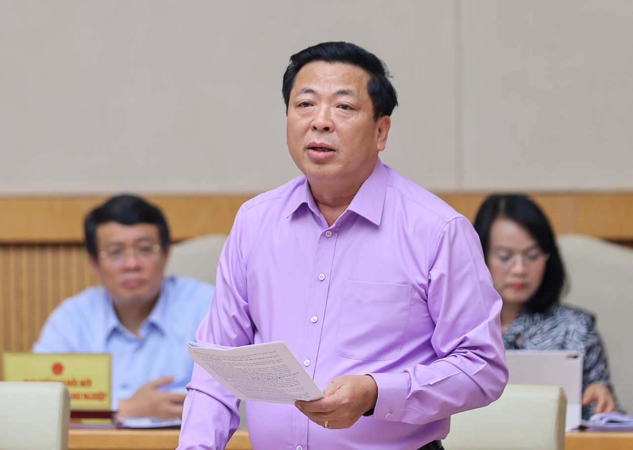 Bộ trưởng Xây dựng: Có thể hoàn thành 82.000 căn nhà ở xã hội trong 2025 - Ảnh 1.
