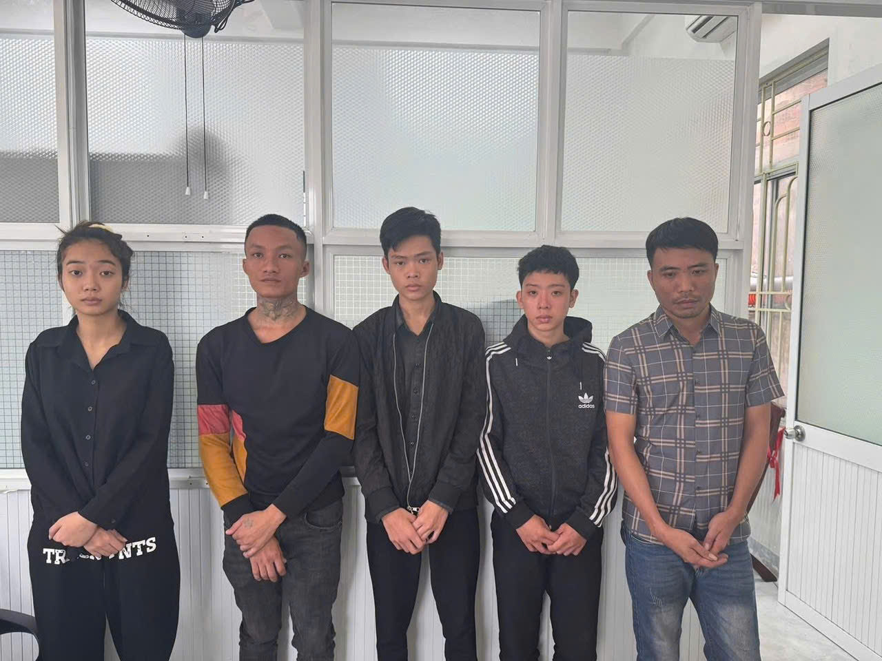 Bắt nhóm đối tượng thuê khách sạn tổ chức sử dụng ma túy- Ảnh 2.