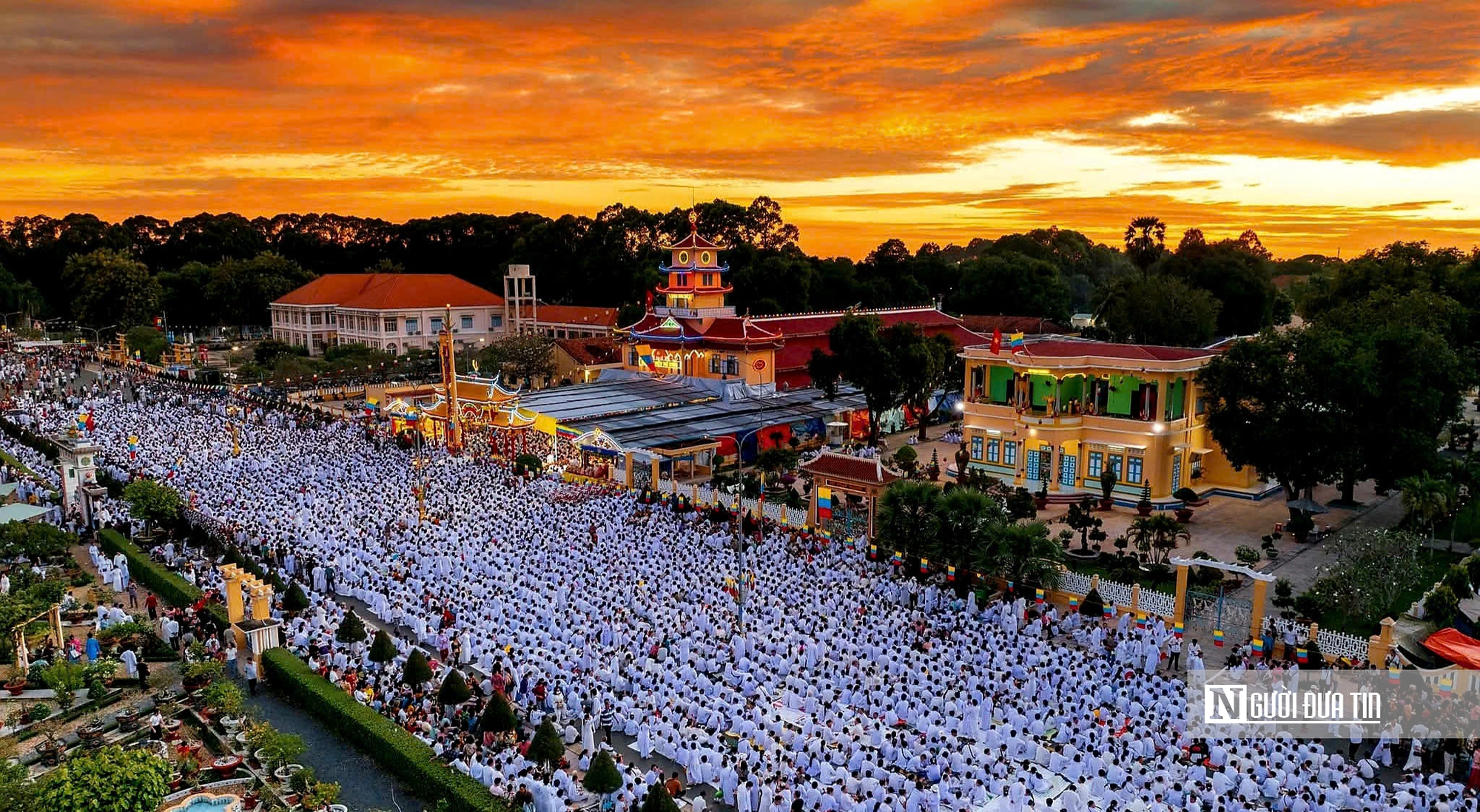 Biển người đổ về Tòa Thánh Tây Ninh dự Đại lễ Hội yến Diêu Trì Cung 2025 - Ảnh 1.