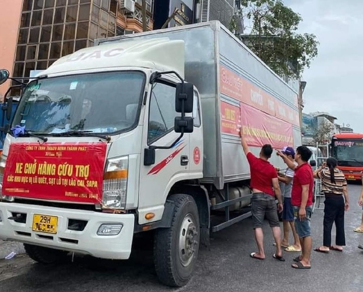 Đề nghị miễn phí đường bộ cho các phương tiện vận chuyển hàng cứu trợ bão lũ- Ảnh 1.