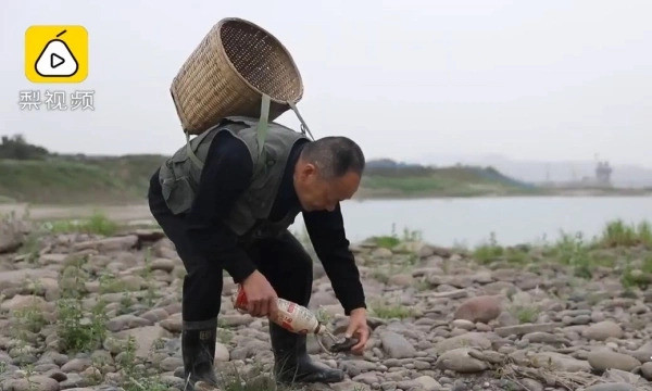 Ngôi làng "bỏ túi" hơn 72 tỷ đồng/năm nhờ ra sông nhặt thứ tưởng bỏ đi về bán - Ảnh 2.