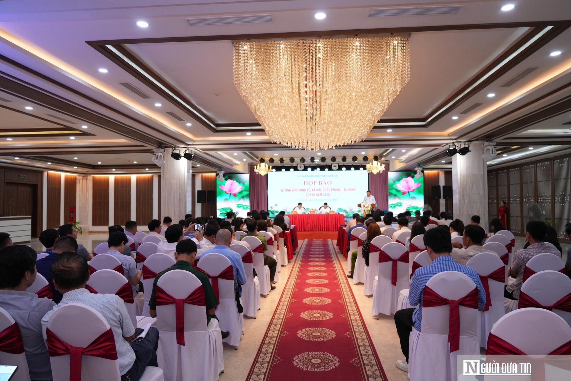 Nghệ An chi hơn 2.700 tỷ đồng hỗ trợ 2.739 cán bộ nghỉ việc - Ảnh 1.