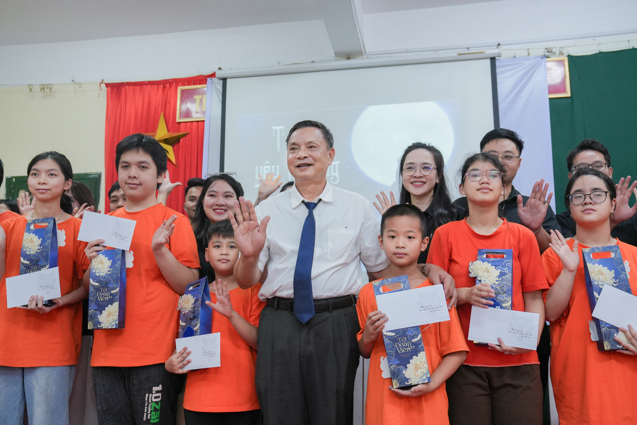 Từ phòng khám đến phòng học: Bác sĩ Vũ Trọng Tiến đồng hành cùng trẻ em khiếm thính - Ảnh 5.