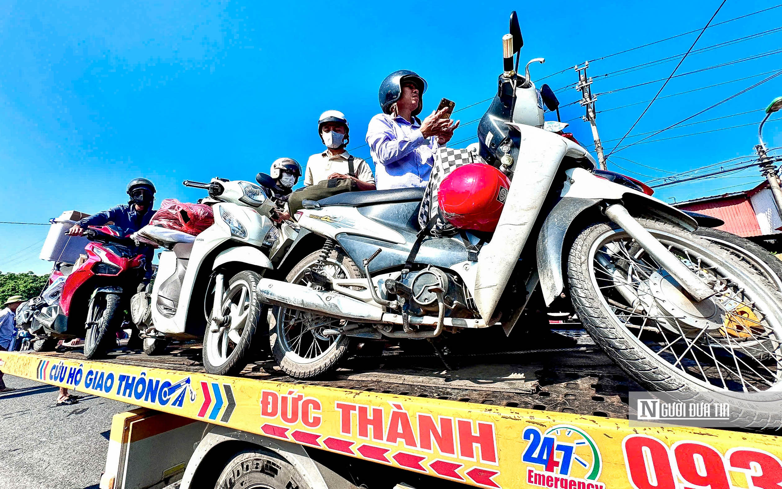 Hà Nội: Hàng nghìn căn nhà ở xã Trung Giã chìm trong "biển nước" - Ảnh 14.